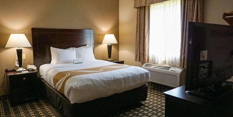 Отель Quality Inn & Suites Watertown