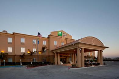 Отель Holiday Inn Express Hotel & Suites Zapata, an IHG Hotel