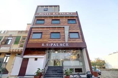 Отель OYO Townhouse 885 Hotel Rs Palace