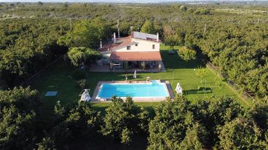 Вилла Splendida villa con piscina