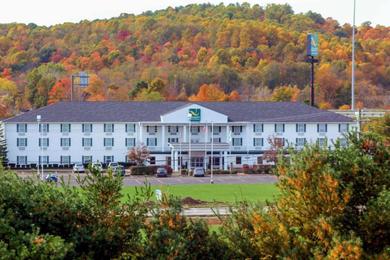 Отель Quality Inn & Suites Bellville - Mansfield