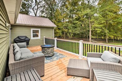 Holiday home Benton House with Grill, Private Dock and Lake Access!