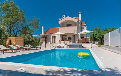 Holiday home Nice Home In Donji Zemunik With 4 Bedrooms, Jacuzzi And Outdoor Swimming Pool