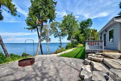 Дом отдыха Lovely Bayfront Vacation Rental with Spacious Deck!