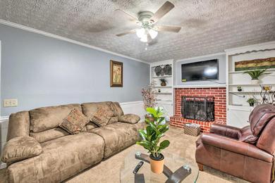 Дом отдыха Charming Marietta Home about 7 Mi to Downtown!