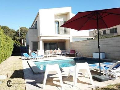 Hotel VILLA con jardín y piscina privada en zona residencial familiar y tranquila, aire acondicionado y wifi - WiFi Gratis