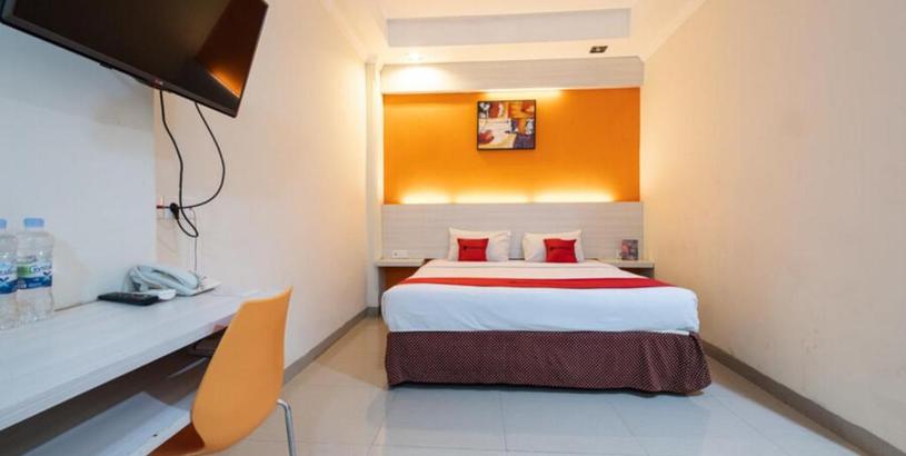 Отель RedDoorz Plus @ Hotel Alden Makassar
