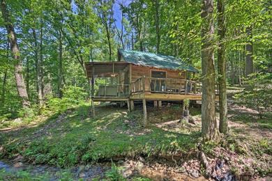 Holiday home Creekside Cabin with Deck in Pisgah Forest!