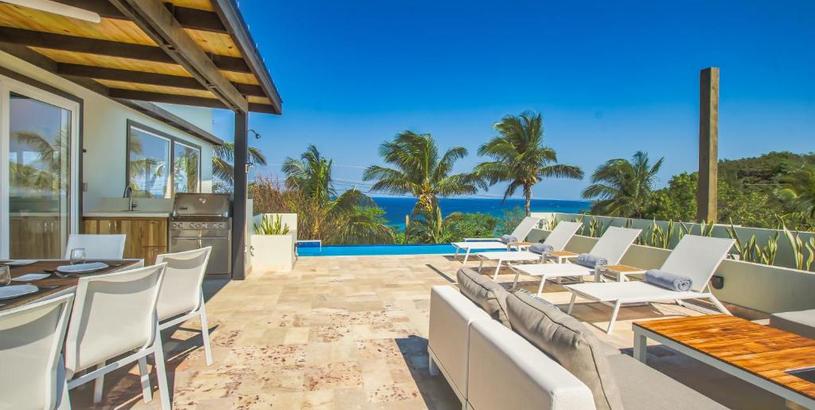 Вилла Villa Topaz Above West Bay with 360 Degree Views! 4 Bedroom Option