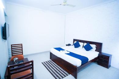 Hotel Roomshala 040 Shelly Homes- Near Ck Birla Hospital