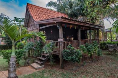 Дом отдыха Thai-style Bungalow on Koh Mak Island Basil house with balcony and kitchenette