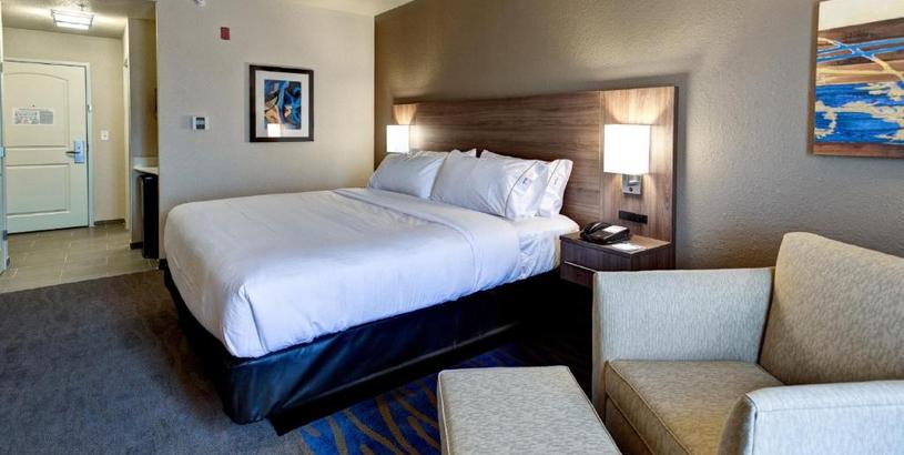 Отель Holiday Inn Express & Suites Great Bend, an IHG Hotel