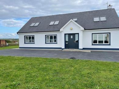 Holiday home Modern 5 bedroom house in Spanish Point Clare
