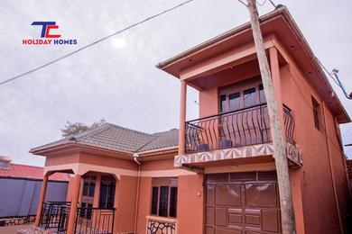 Дом отдыха Immaculate 4-Bed H0ME - BUSEGA HOUSE in Kampala