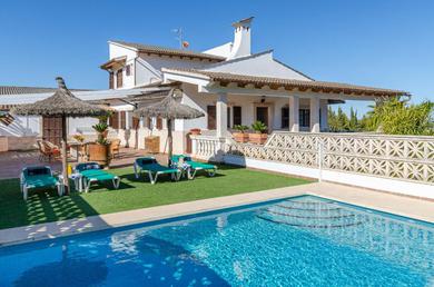 Villa YourHouse Son Perxa, quiet villa with private pool for 8 guests