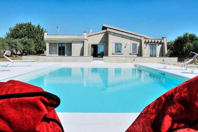 Finocchiara Villa Sleeps 10 with Pool Air Con and WiFi