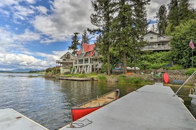 Дом отдыха Beautiful Newman Lake Home with Dock and Hot Tub!