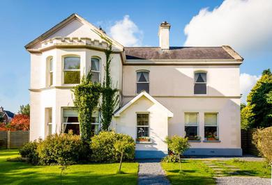 Holiday home Galway Manor House sleeps 15 and Galway Cottage sleeps 10