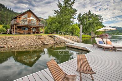 Дом отдыха Waterfront Cabin with 2 Boat Docks and Mtn Views!