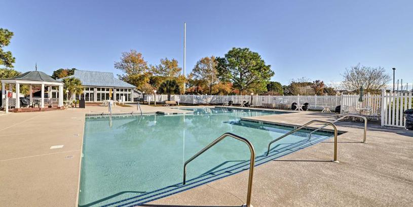 Apartments New Bern Condo on Marina with Community Pool and More!
