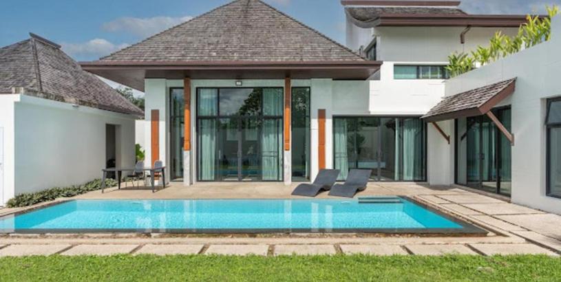 Villa Beautiful pool villa at lively Porto de Phuket blue tree water park and the famous Bangtao beach no further fees to pay