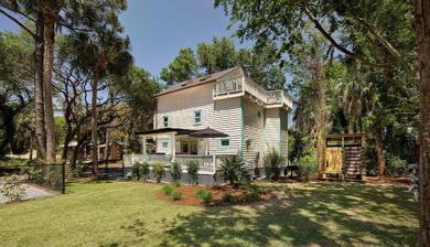 Holiday home Folly Vacation 305 E Erie: Fantastic Location, Recently Renovated!