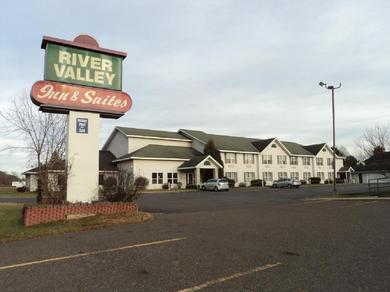 Мотель River Valley Inn & Suites