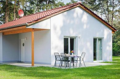 Дом отдыха Bungalow in Storker with a patio