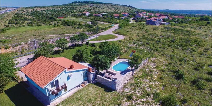 Holiday home Stunning Home In Nadin With 3 Bedrooms, Wifi And Outdoor Swimming Pool