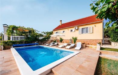 Holiday home Awesome Home In Zaton Obrovacki With Outdoor Swimming Pool, Wifi And 3 Bedrooms