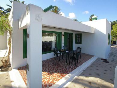 Detached villa with communal swimming pool, located in the north of Lanzarote