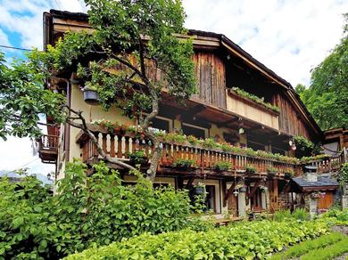 Шале Superb Savoyard traditional chalet located 500 m from the slopes