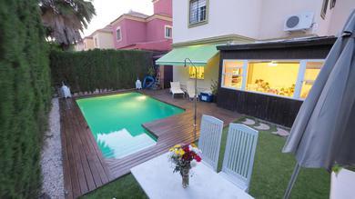 Villa 4 bedrooms villa with private pool enclosed garden and wifi at Tomares