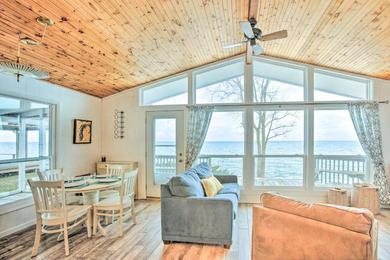 Дом отдыха Lakefront Cottage Near Wineries and State Parks!