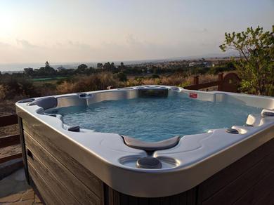 Вилла Villa Panorama - Stunning views in villa with hot tub, pool, garden