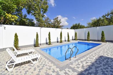 Apartments Jrvezh Aygegortsakan Street, 4 bedrooms Luxury house with Spacious swimming pool VJ555