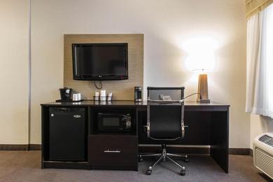 Отель MainStay Suites Pittsburgh Airport