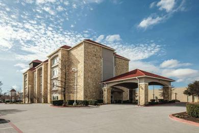 Отель La Quinta by Wyndham Mansfield TX