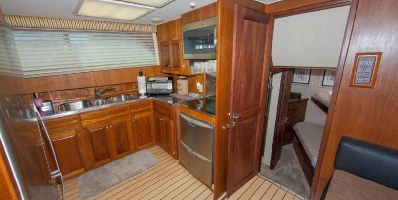 Holiday home 63 foot Hetteras yacht for daily rental