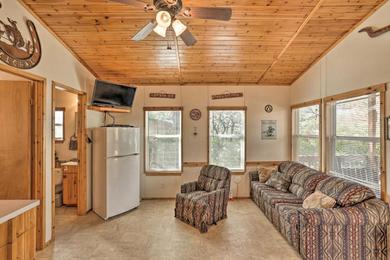 Holiday home Silverado Cabin with Fire Pit, Fish On-Site!