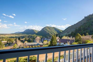Apartments Dream location- Mountain Views, Reservoir trails, small town, close to USAFA