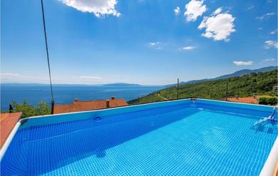 Holiday home Awesome home in Bregi with Jacuzzi, WiFi and 4 Bedrooms