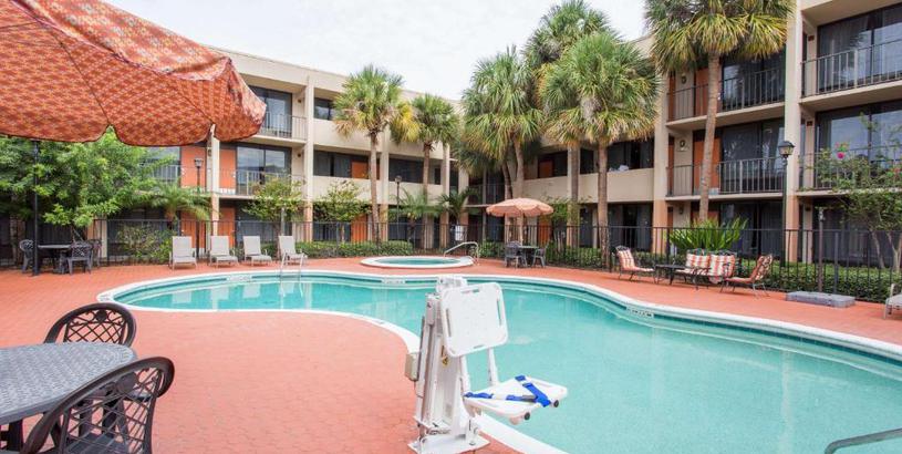 Motel Days Inn & Suites by Wyndham Orlando Airport