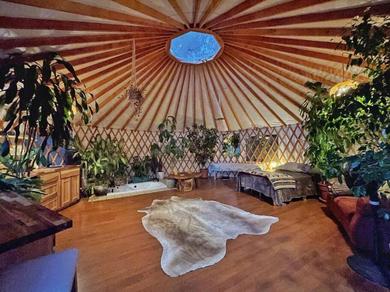 Hotel Luxury Yurt - Easy to get to off I5