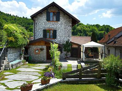 Дом отдыха Independent Cottage in Ponte Nelle Alpi with Private Garden