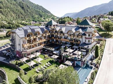 Отель Tevini Dolomites Charming Hotel