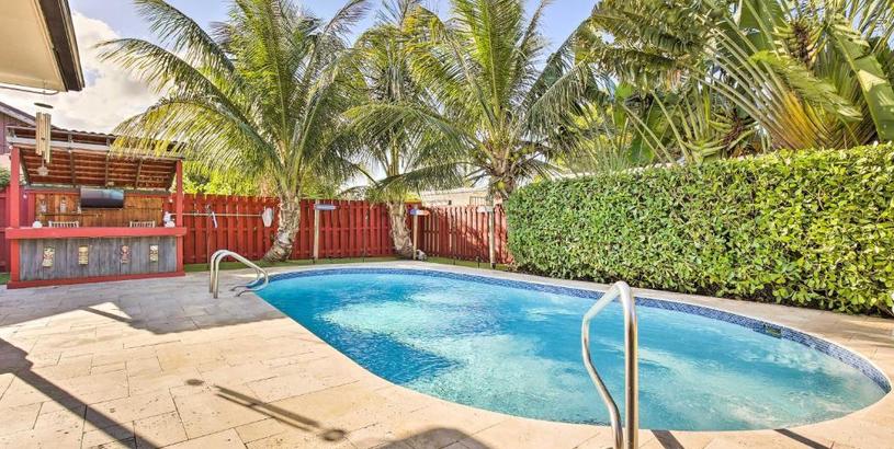 Дом отдыха Pembroke Pines Place with Tiki Bar and Pool