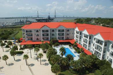 Resort Harborside at Charleston Harbor Resort and Marina