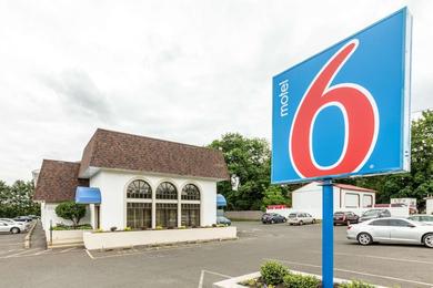  Motel 6-Warminster, PA