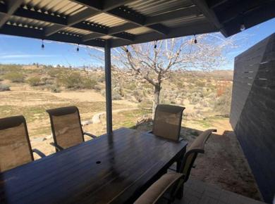 Villa Joshua Tree remodeled house with open desert backyard